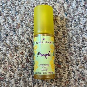 Revolution Pineapple Brightening Spray